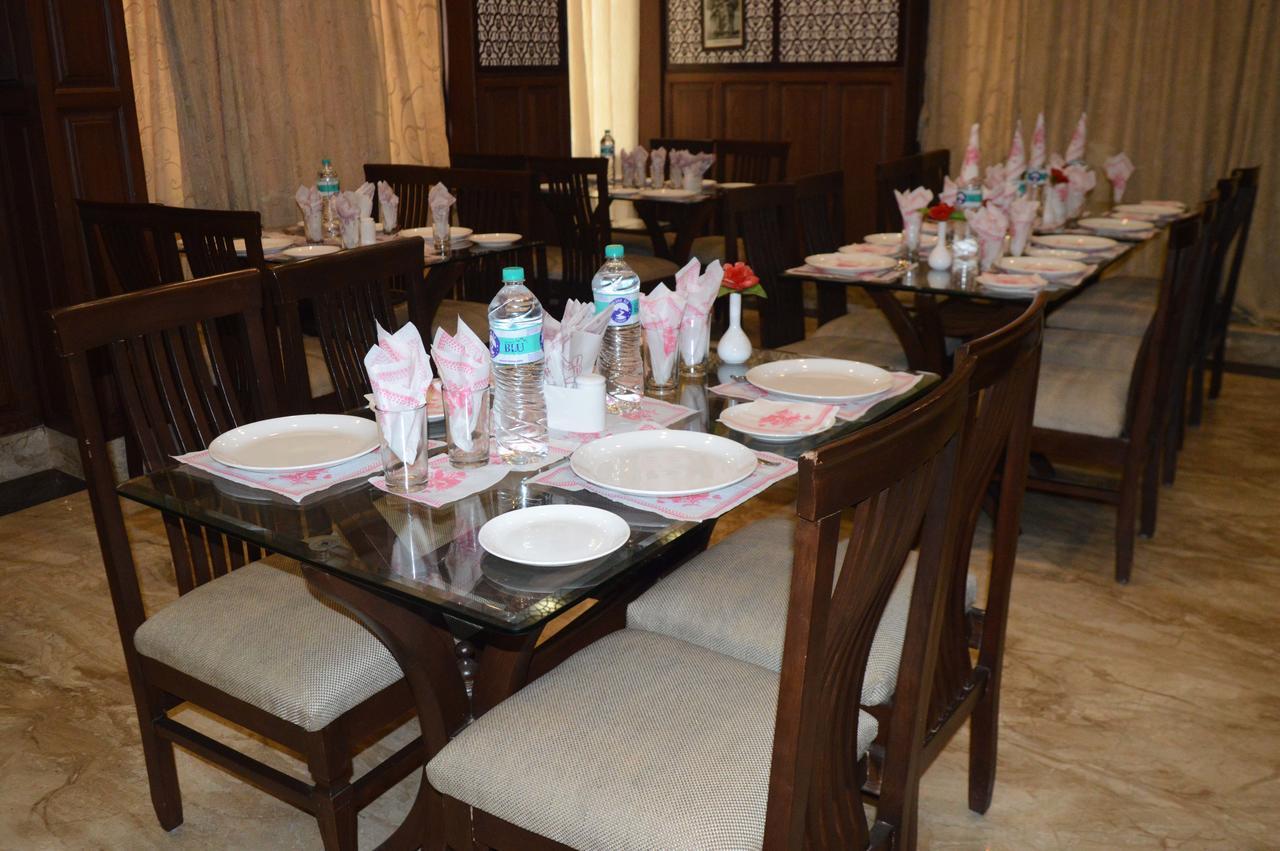 Standard Hotel And Resturant Srīnagar Exterior foto